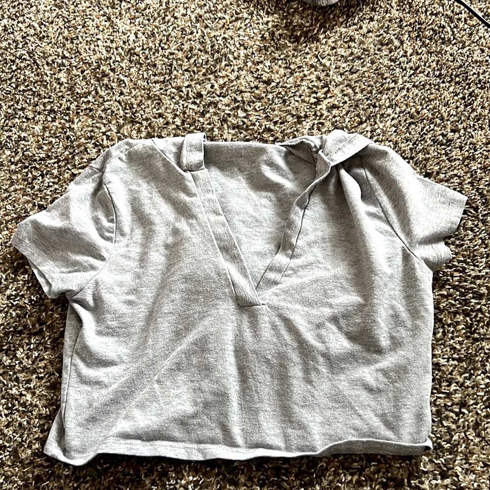 I’m selling a grey crop top hoodie very cute size small.